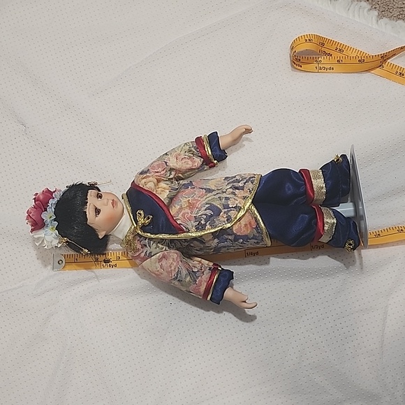 Vintage Seymour Mann 1997 Collectable Asian Porcelain Doll - Picture 6 of 7